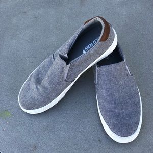Old Navy Shoes - Men’s size 8 slip on sneaker Old Navy Shoes - Men’s size 8 slip on sneaker